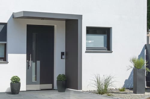 Vordach aus Aluminium und Glas über einer Haustür